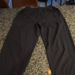 Men’s lululemon joggers. Size men’s medium. Good condition.